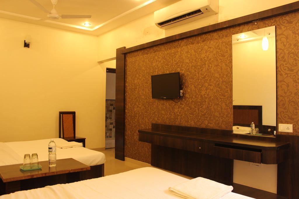Hotel Sai Ramanand Shirdi Extérieur photo