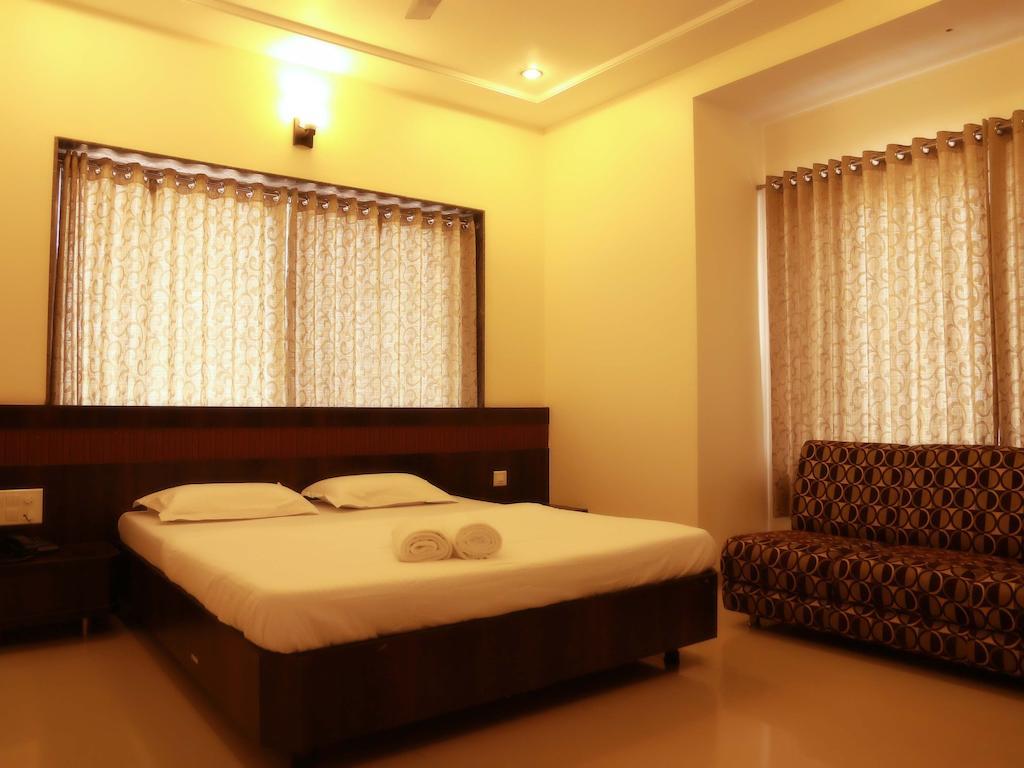 Hotel Sai Ramanand Shirdi Extérieur photo