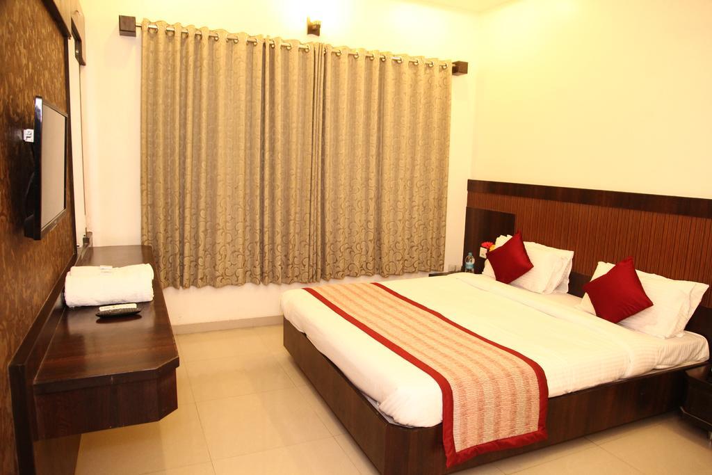 Hotel Sai Ramanand Shirdi Extérieur photo