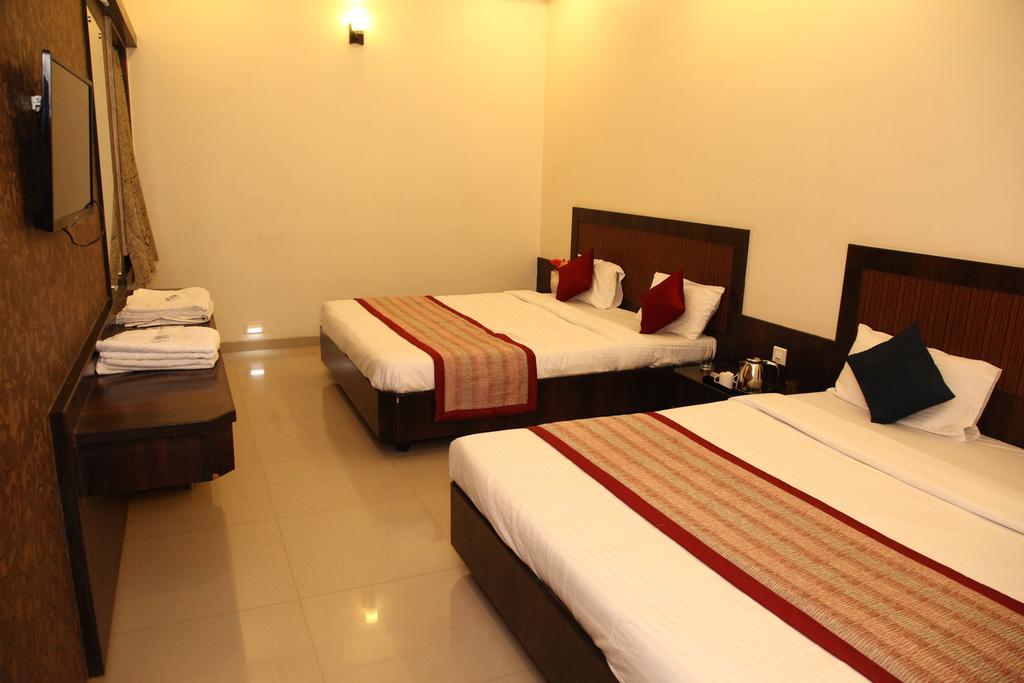 Hotel Sai Ramanand Shirdi Extérieur photo