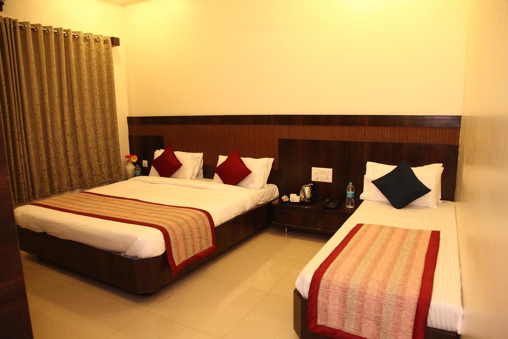 Hotel Sai Ramanand Shirdi Extérieur photo