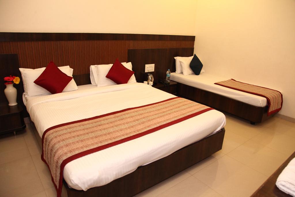 Hotel Sai Ramanand Shirdi Extérieur photo