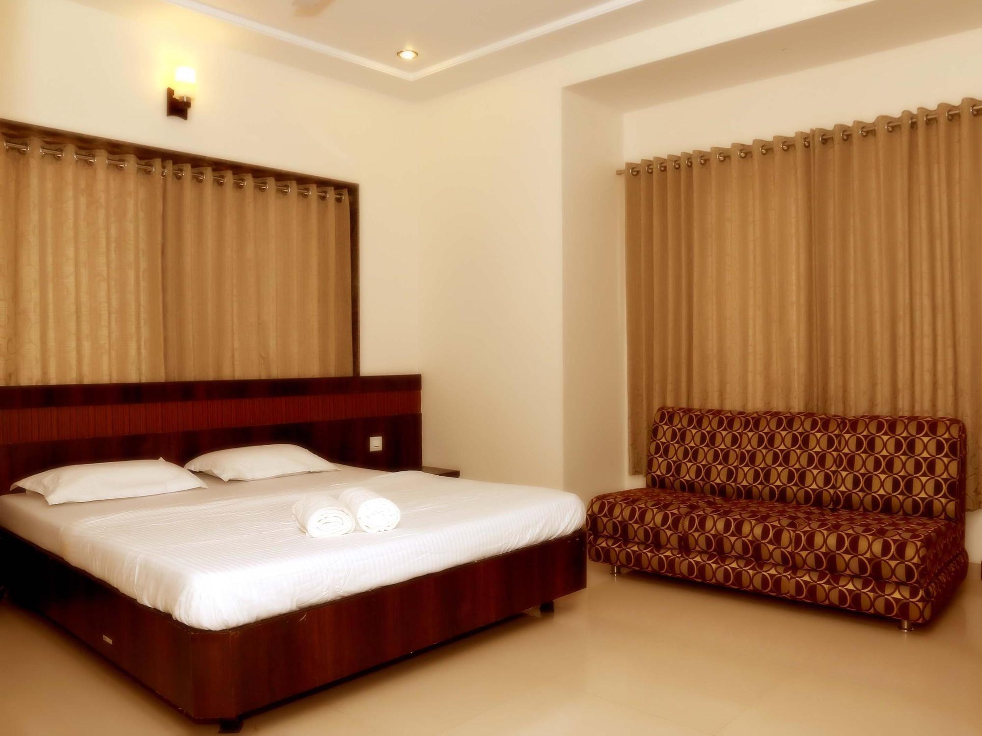 Hotel Sai Ramanand Shirdi Extérieur photo