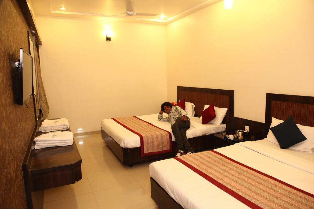 Hotel Sai Ramanand Shirdi Extérieur photo