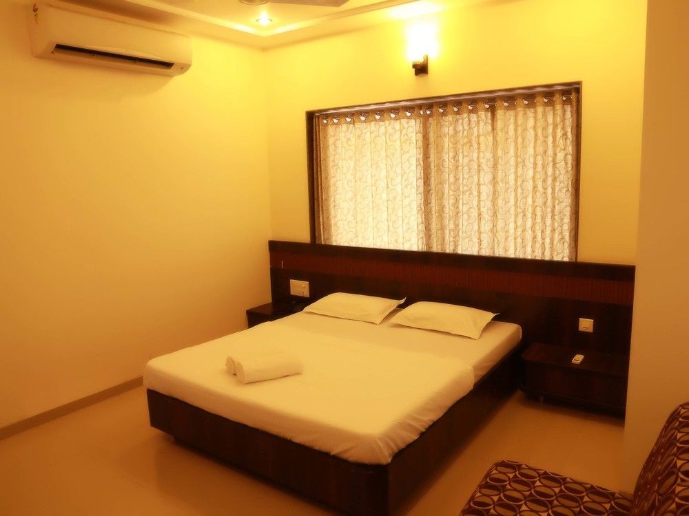 Hotel Sai Ramanand Shirdi Extérieur photo