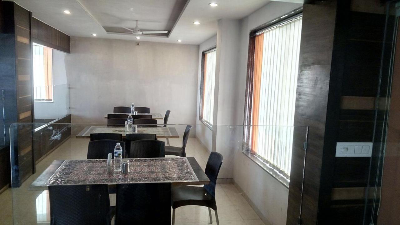 Hotel Sai Ramanand Shirdi Extérieur photo