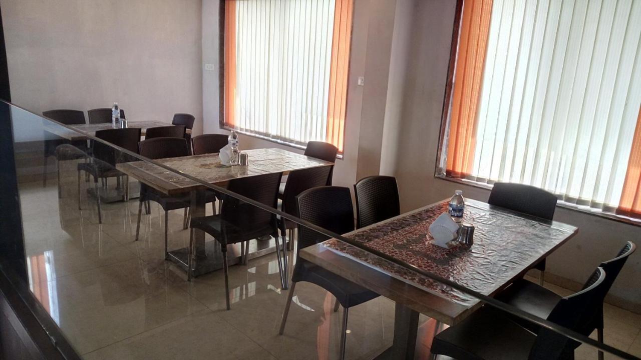 Hotel Sai Ramanand Shirdi Extérieur photo