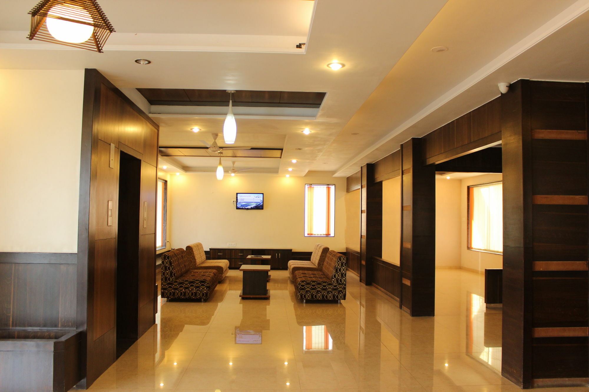 Hotel Sai Ramanand Shirdi Extérieur photo