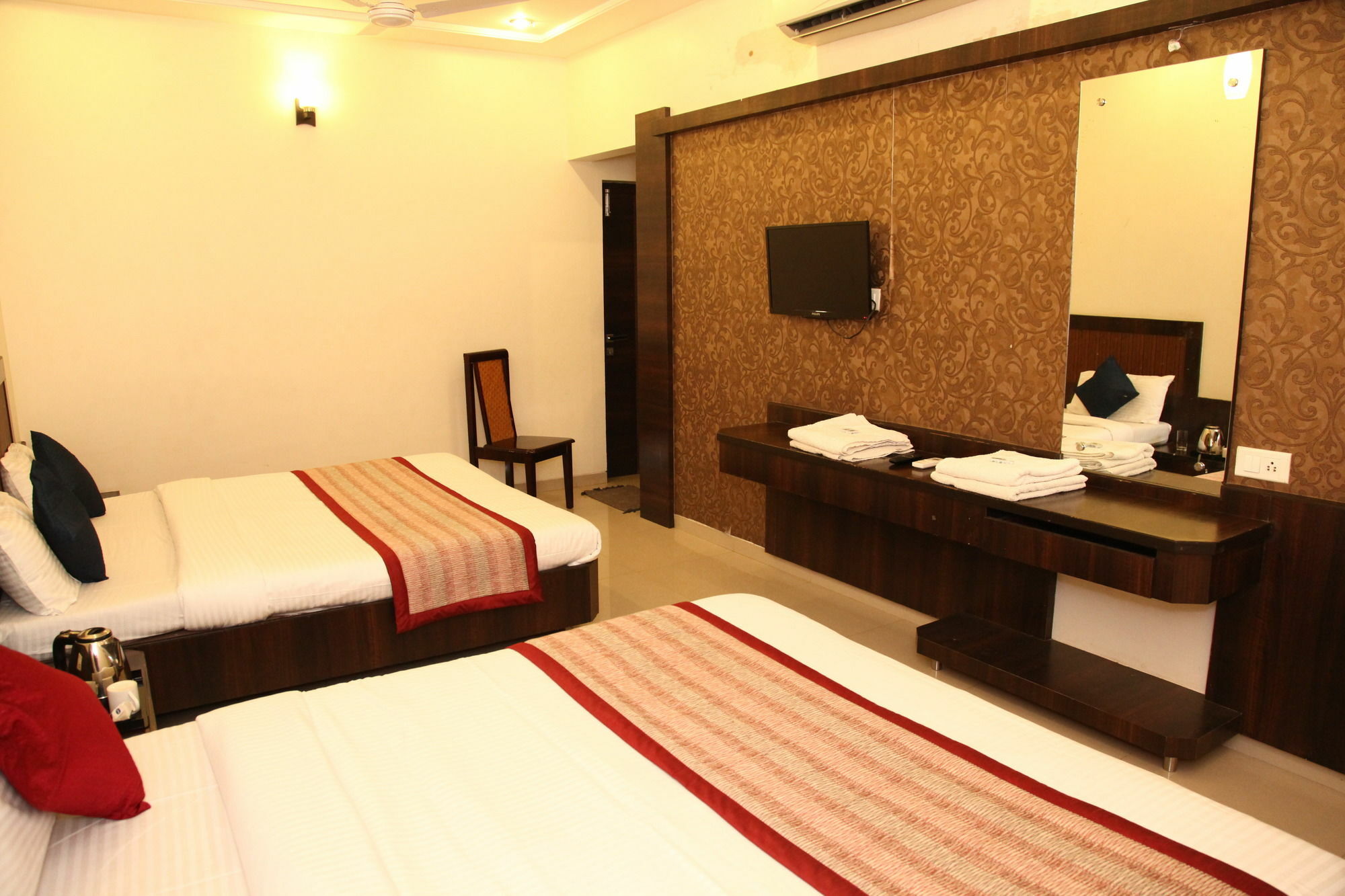 Hotel Sai Ramanand Shirdi Extérieur photo
