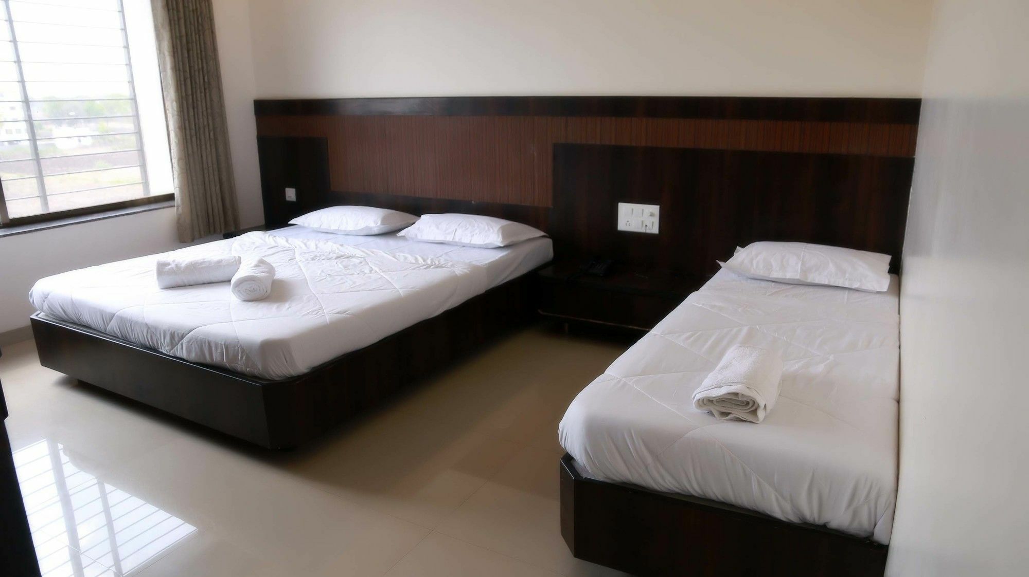 Hotel Sai Ramanand Shirdi Extérieur photo